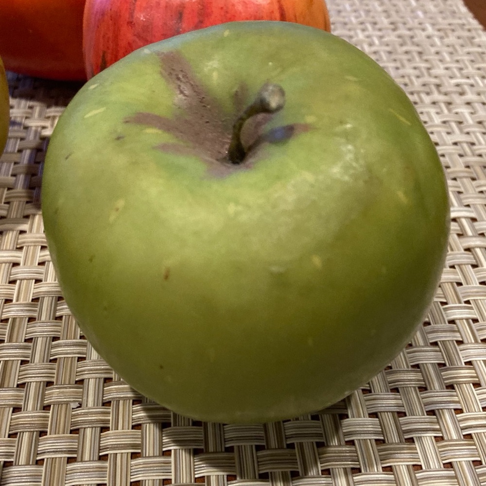 5 Pieces Decorative Faux Fruit Decor. - Picture 5 of 6